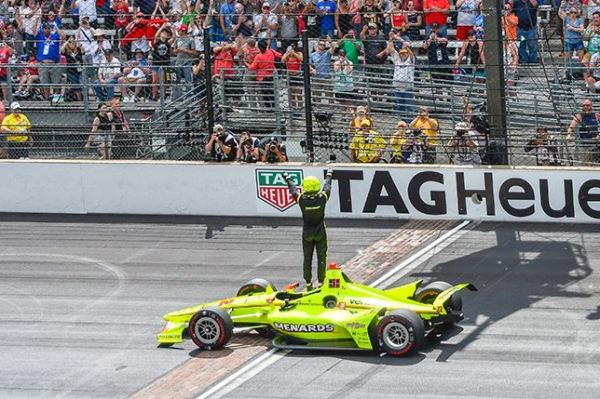 IndyCar: Победителем гонки Инди-500 стал Симон Пажено