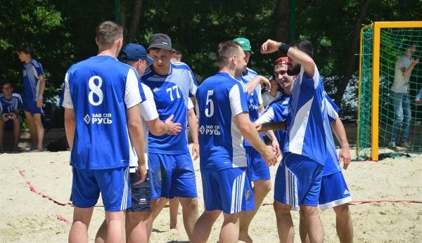 «Динамо-Виктор» лидирует после первого тура чемпионата России по пляжному гандболу